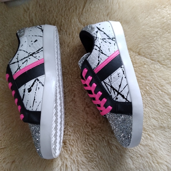 N.I.B. JustFab 'Wyatt' Sneakers - Picture 6 of 12